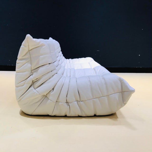 1970s French Togo Sofa in Off-White Cow Leather by Michel Ducaroy for Ligne Roset, 1970s For Sale - Image 5 of 10