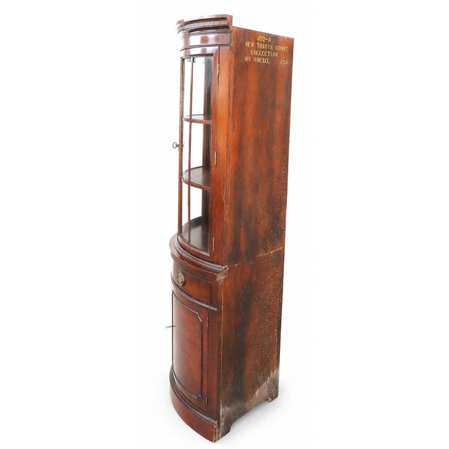 1950s Vintage Drexel New Travis Court Bow-Front Corner China Cabinet For Sale In Tampa - Image 6 of 13