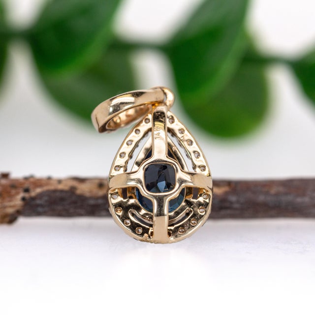 1.22cts Ceylon Sapphire Pendant W Ethical Diamonds in 14k Solid Gold | Pe 8x6mm For Sale In Columbus - Image 6 of 6