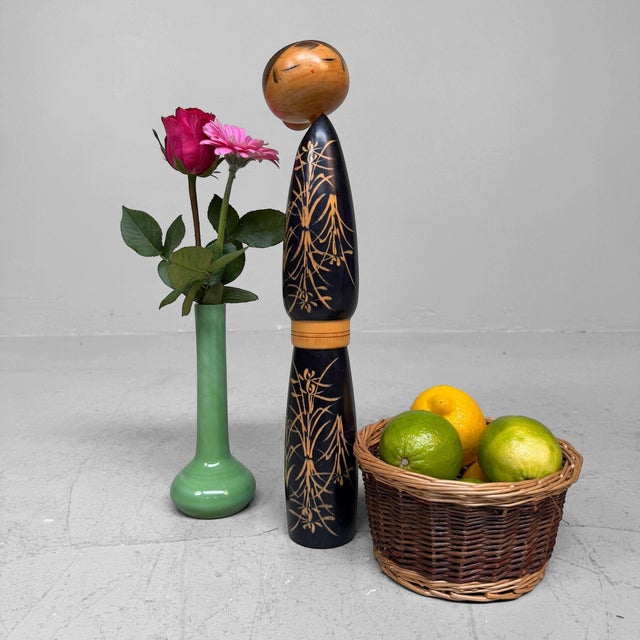 Elegant vintage Japanese sōsaku kokeshi by Sato Suigai, titled Semishigure and dating from the 1970s. Dimensions: height...