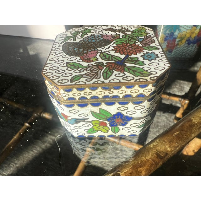 Mid 20th Century Vintage Chinese White Cloisonné Enamel Bird & Floral Trinket Box For Sale - Image 5 of 7