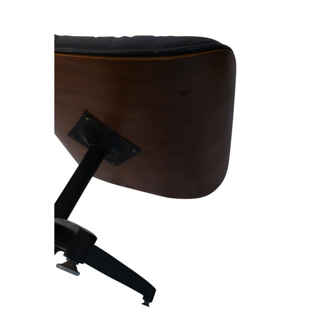 Mid 20th Century Walnut and Black Leather Lounge Chair Ottoman Attributed to PLycraft For Sale - Image 11 of 18