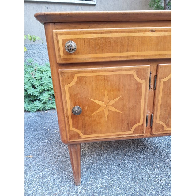 Light Wood Bedside Tables with Compass Rose Inlays by Mario Cereghini, Set of 2 For Sale - Image 4 of 8