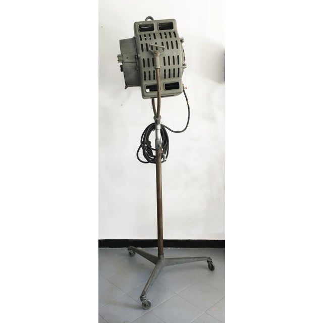 Large Vintage Tripod Cinema Beacon Floor Lamp from Dante Rispoli Roma For Sale - Image 4 of 13