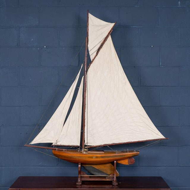 Vintage English Carved Hull Pond Yacht, 1930 For Sale - Image 3 of 18
