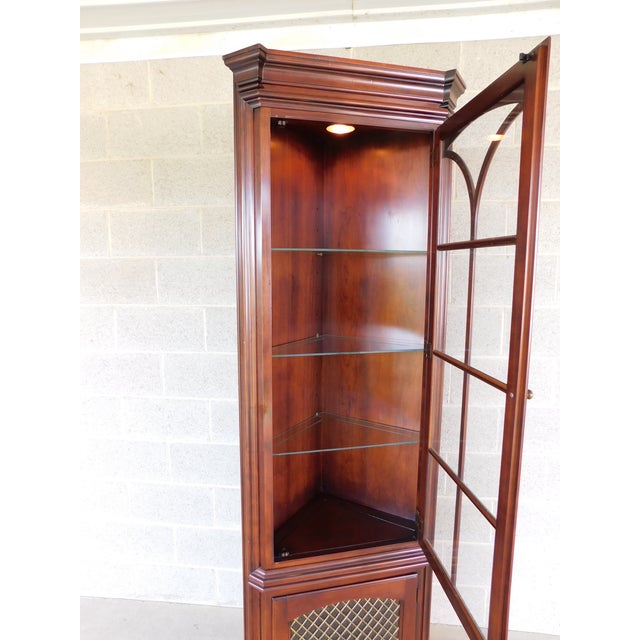 Statton Oldtowne Cherry Chippendale Style 2 Door Lighted Corner