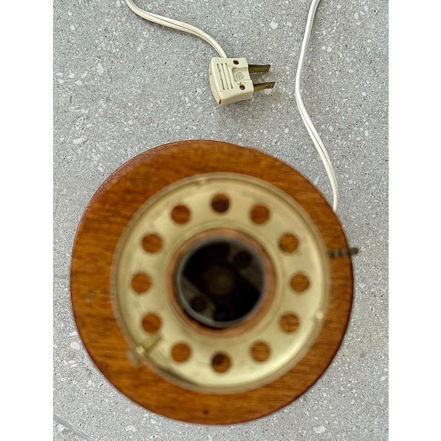 1970’s Vintage ‘Felice Antonio Botta Style’ Table Lamp Constructed of Alternating Wood and Lucite Stacked Circles, Art Deco, MCM Style For Sale - Image 9 of 12