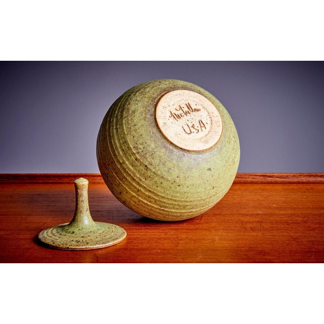 Ceramic Vessels with Lid and Vase in Green by Tom McMillin, USA, 1960s, Set of 5 For Sale - Image 18 of 18
