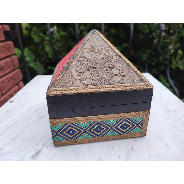 Art Deco Pyramid Box with Brass Fittings on the Sides, 1940s For Sale - Image 6 of 8