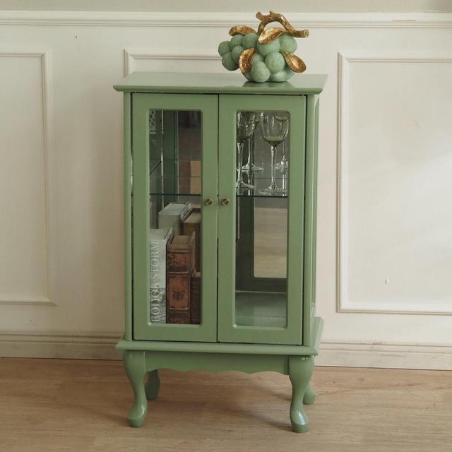 Green Small Display Cabinet in Pastel Green with Mirrored Back Panel For Sale - Image 8 of 16