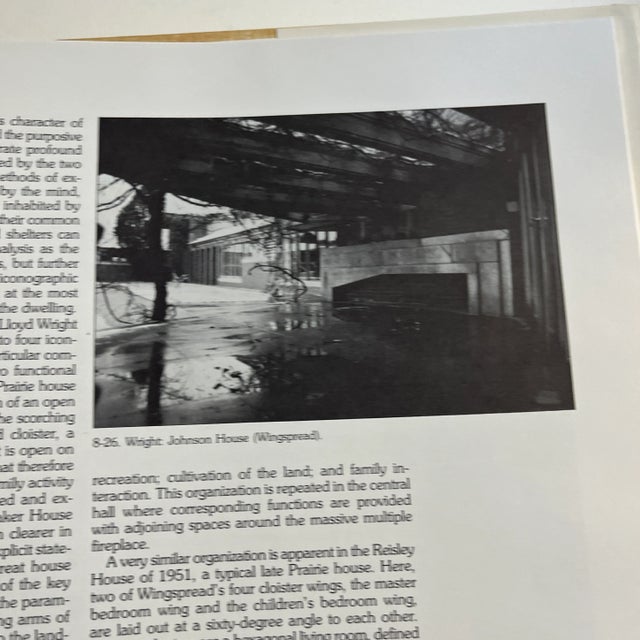 1980s 1985 Frank Lloyd Wright and Le Corbusier Book For Sale - Image 5 of 11
