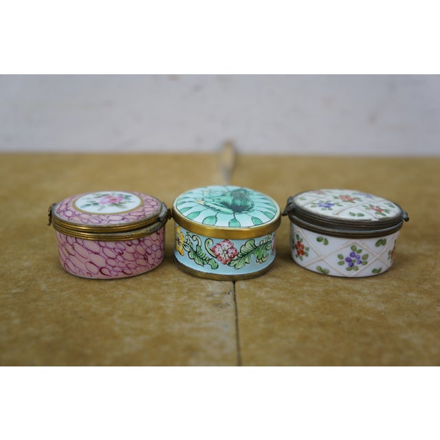 Mid 20th Century 2 Antique French Limoges & 1 Chinese Cloisonne Frog Trinket Pill Snuff Boxes For Sale - Image 5 of 16