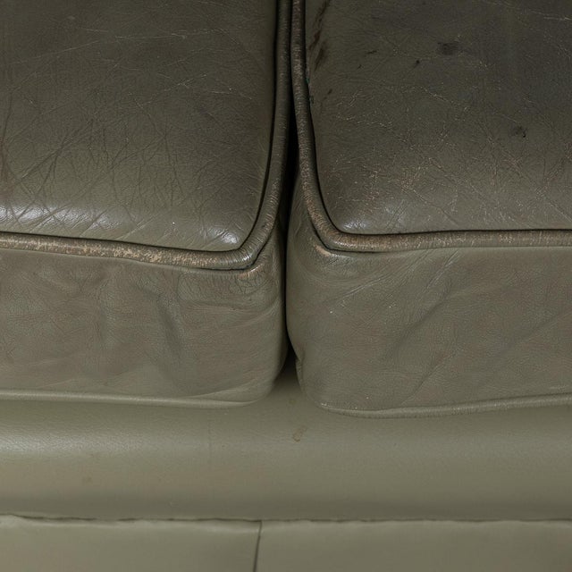 Vintage English Chesterfield Sofa in Olive Green Leather, 1980 For Sale - Image 11 of 18