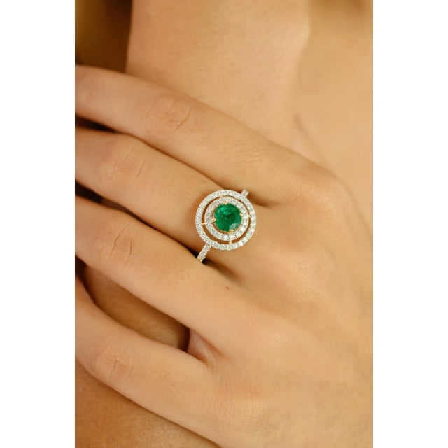 Radiating elegance and modern charm, this exquisite ring is crafted in luxurious 18k yellow gold. At its heart lies a...