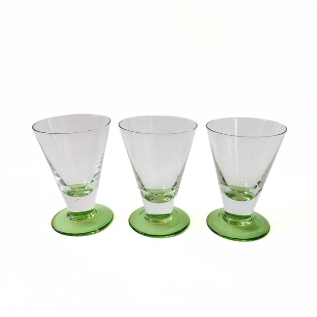 Vintage snaps glass with green foot by Gullaskruf Sweden mid-century, set of three.