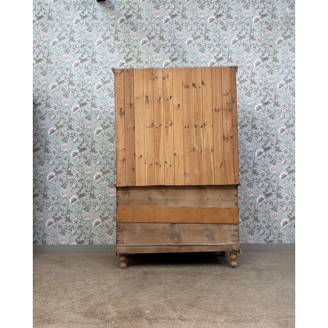 Antique English Two-Part Buffet in Pine, 1890s For Sale - Image 3 of 18