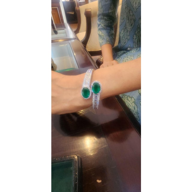 Natural Zambian Emerald high quality diamond Bracelet in 18k gold For Sale - Image 12 of 18