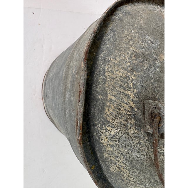 Silver Early 20th-Century Galvanized Metal Oil Can With Wooden Handle For Sale - Image 8 of 11