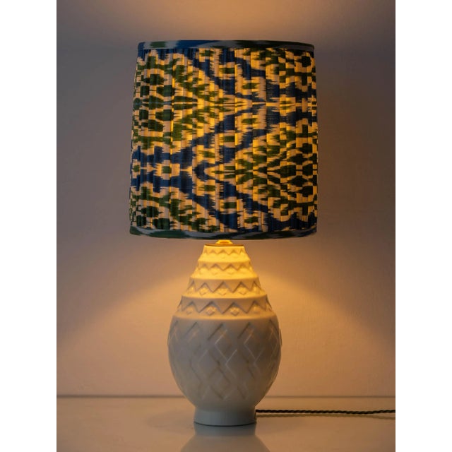 Vintage Ceramic Urn Table Lamp in Glacial Blue with New William Morris Shade For Sale - Image 12 of 13