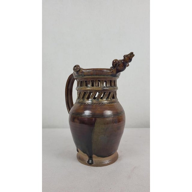 Deceptive stoneware pitcher signed Jean-Claude Seguin (1954-) / Puisaye Decoration on the neck of the pitcher of a bird....