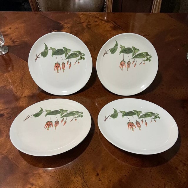 The Vintage Four Salem U.S.A Primrose Fuchsia Dinner Plates are a charming addition to any table setting. Made in America...