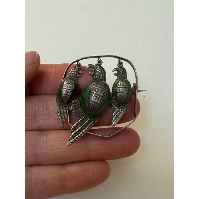 Metal Mid-Century Mexican Sterling Silver 3-Parrot Brooch Pin – Green Stone Cabochons, Signed SRL For Sale - Image 7 of 7
