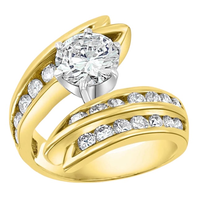 1.5 Carat Solitaire Round Shape 2.5 Total Diamond Engagement 14 Yellow Gold Ring For Sale