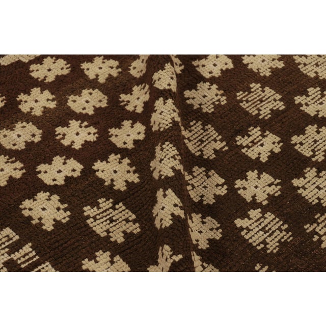 Textile Vintage Tulu Rug in Beige-Brown With Geometric Medallion - Rug & Kilim For Sale - Image 7 of 8