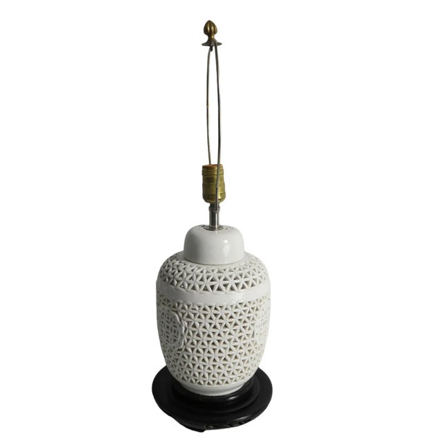 Chinese Reticulated Blanc DeChine Ginger Jar Table Lamp in the Chinese Style For Sale - Image 3 of 9