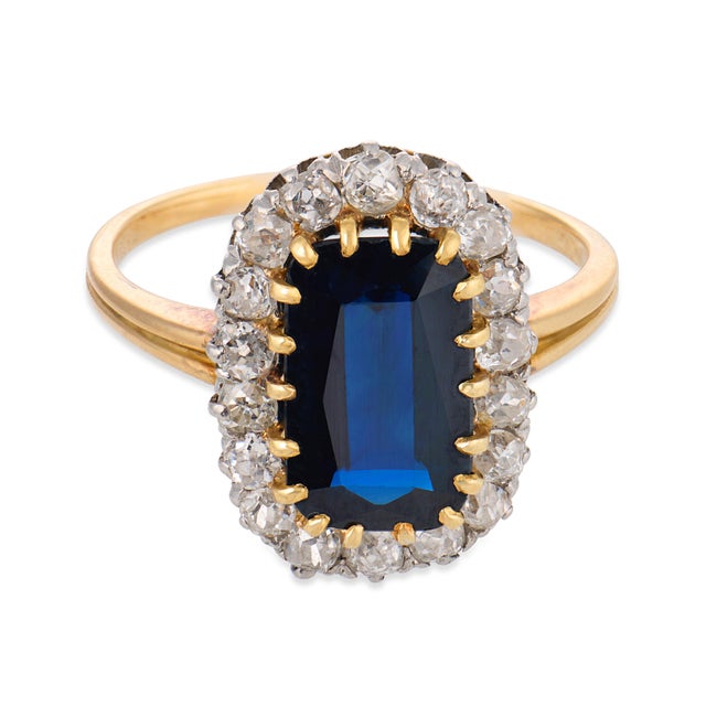 Traditional 1910s Edwardian Gia 2.40 Carat No Heat Sapphire Diamond 18k Yellow Gold Cluster Ring, Size 7 For Sale - Image 3 of 5