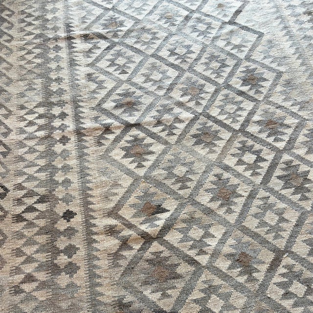 1990s Large Handwoven Wool Kilim Rug with Geometric Pattern, 1990s For Sale - Image 5 of 8