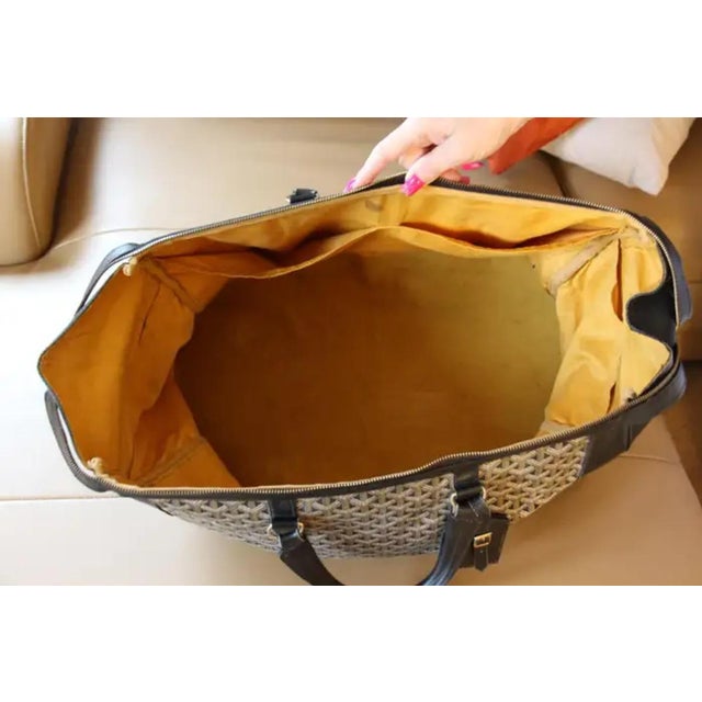 Large Goyard Boston Bag, Large Goyard Duffle Bag for Women and Men by Goyard, 1970s For Sale - Image 14 of 16