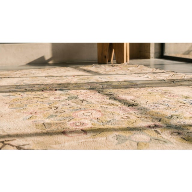 1930s 1930s Tan Ecru Floral Folk Art Antique American Hooked Rug 5' 9" X 8' 9" Hand Knotted Wool Carpet For Sale - Image 5 of 7