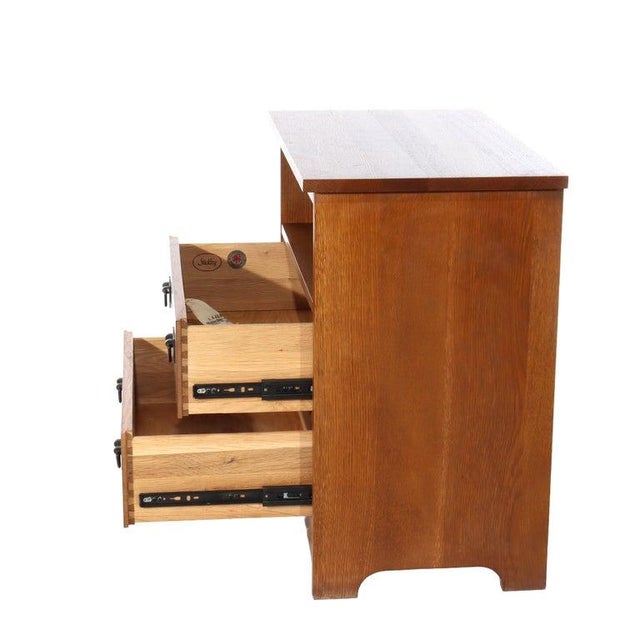 Early 20th Century Stickley Arts & Crafts Mission Oak 2-Drawer Entertainment Cabinet 20thC For Sale - Image 5 of 12