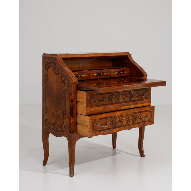 Early 19th Century France Louis XV Brown Wood Writing Desk For Sale - Image 11 of 11