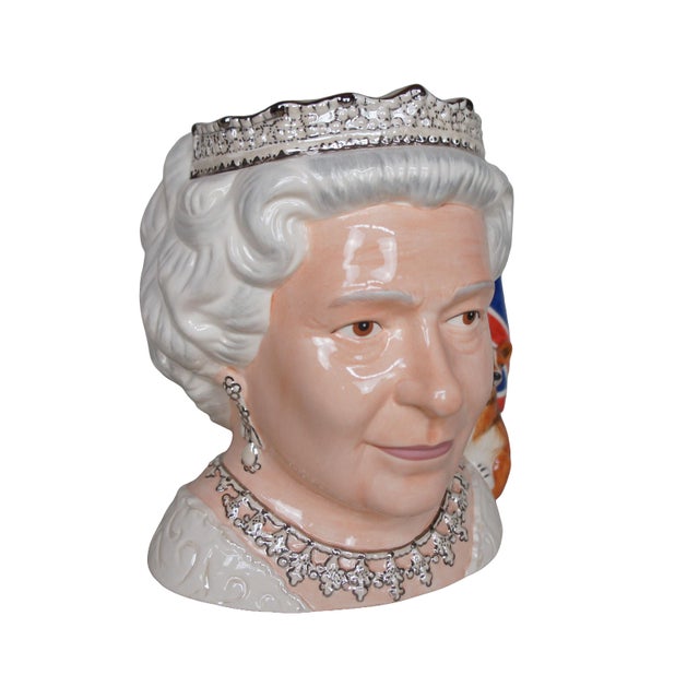 Realism American Royal Doulton Queen Elizabeth II Flag Crown Corgi Toby Character Jug For Sale - Image 3 of 17