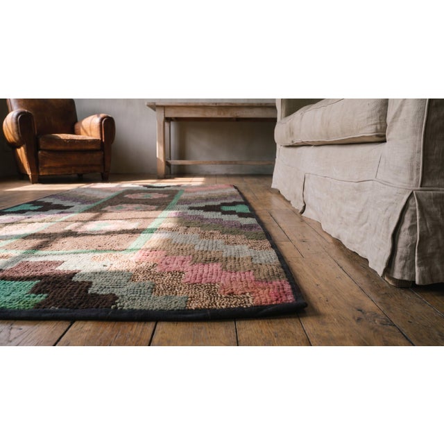 Early 20th Century 1920s Multicolor Geometric Antique American Hooked Rug 2'2" X 4'5" Knotted Wool Carpet For Sale - Image 5 of 7