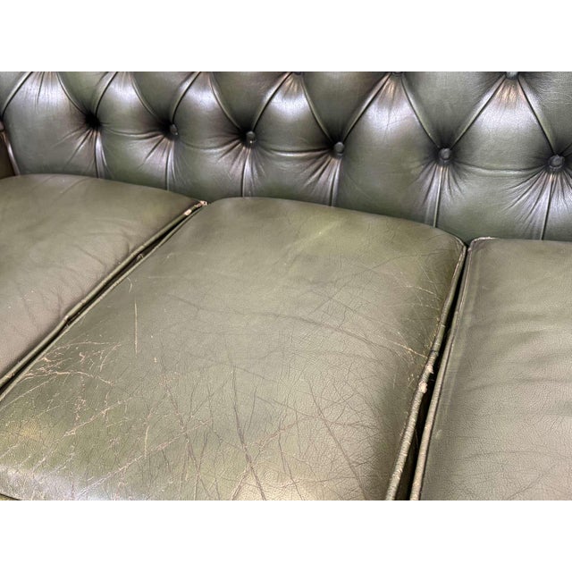 1970s Chesterfield leather 3-seater sofa - W=1.90m D=90cm HD=75cm HA=48cm\.