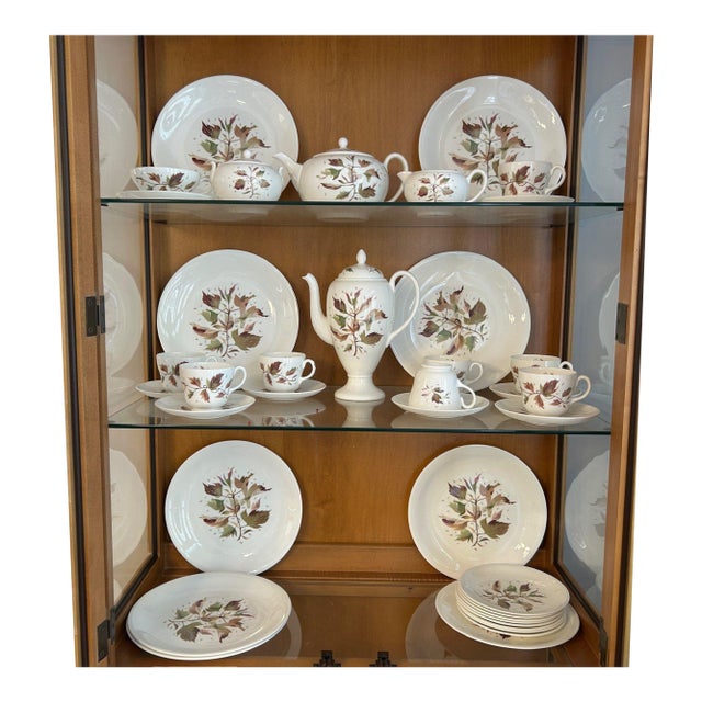 Mid Century 38-Piece Wedgwood Bone China Wakefield Pattern Tea and Coffee Service Large English Estate Set For Sale