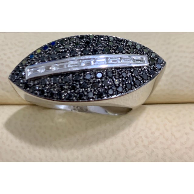 Metal 0.8 Carat Black and White Diamond Ring 18 Karat White Gold, Size 7 For Sale - Image 7 of 18