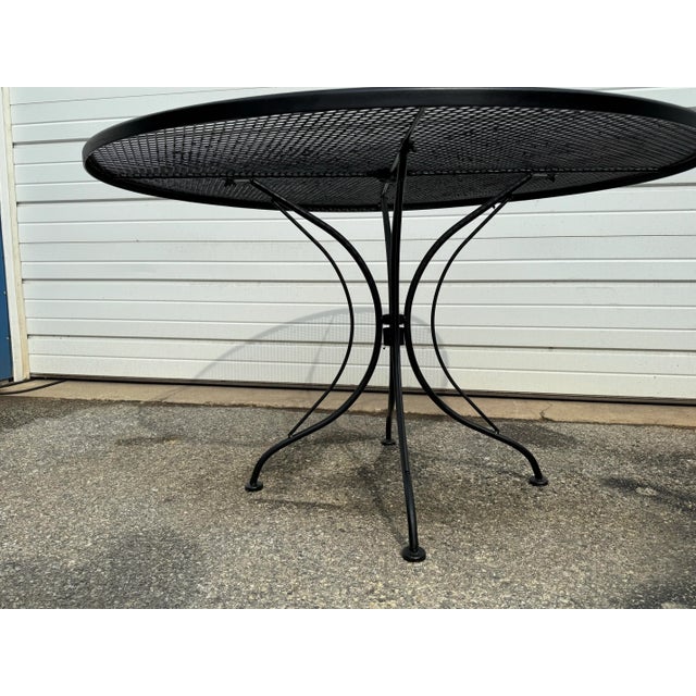 Mid-Century Outdoor Iron Attributed to Salterini Round 48" Dining Table For Sale - Image 4 of 12
