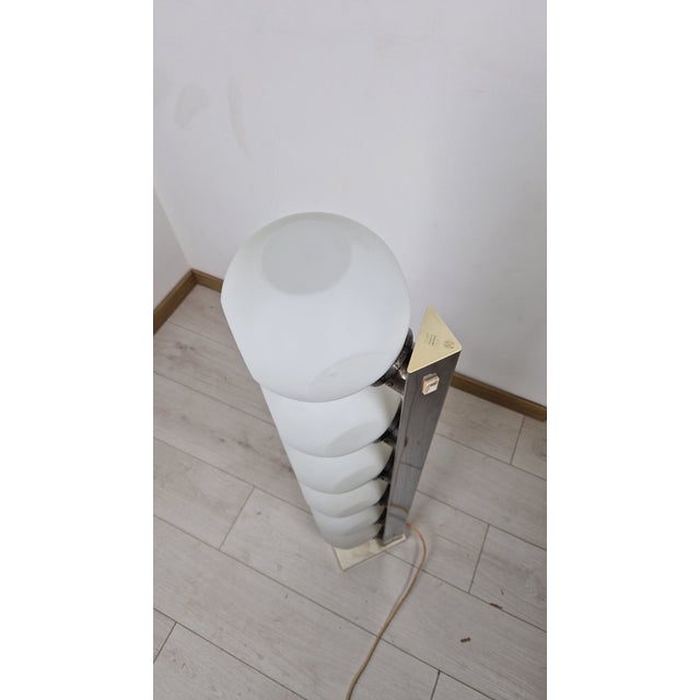 P440 Floor Lamp in Opaline Glass and Metal from Lumi, 1970s For Sale - Image 4 of 16
