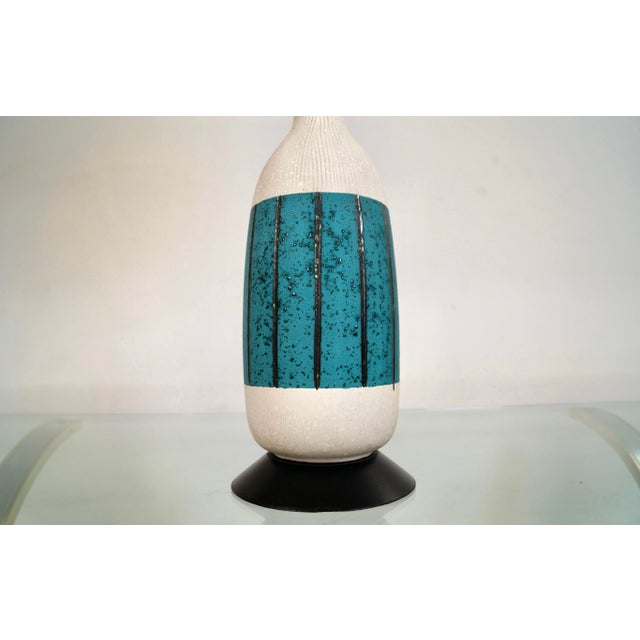 Wood 1960’s Mid-Century Modern Pottery Ceramic Table Lamp For Sale - Image 7 of 12