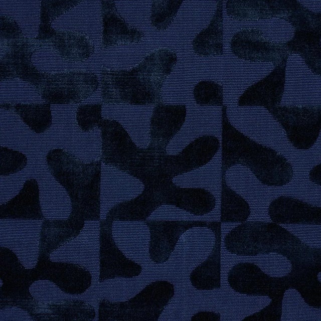 Schumacher SAMPLE - Schumacher Modern Dance Velvet Fabric In Midnight Blue For Sale - Image 4 of 4