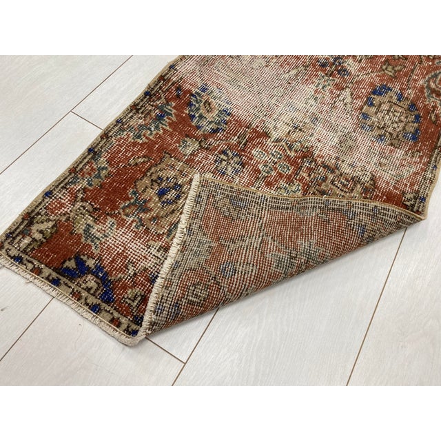 1960s Oushak Vintage Wool Rug For Sale - Image 5 of 6