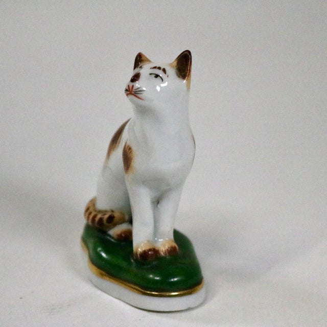 Vintage Chelsea Style Porcelain Cat Figurine on Green & Gold Plinth For Sale In Cincinnati - Image 6 of 9