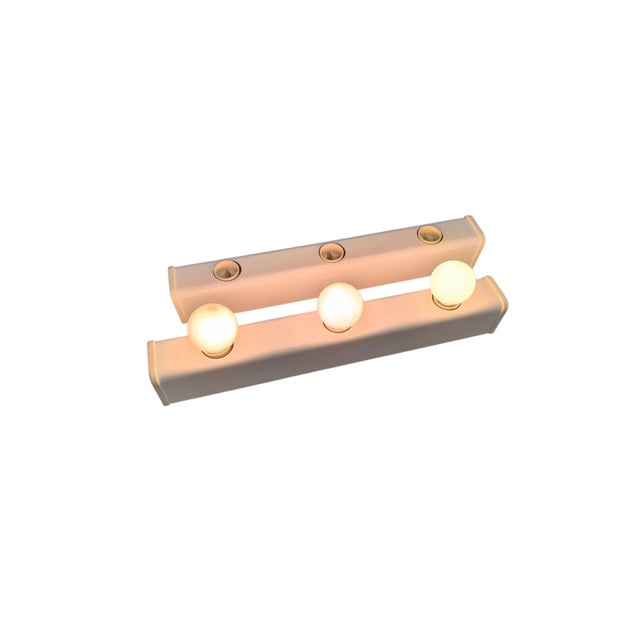 A little gem. Add a touch of retro charm to your home with this stylish wall light from Sölken! This high-quality wall...