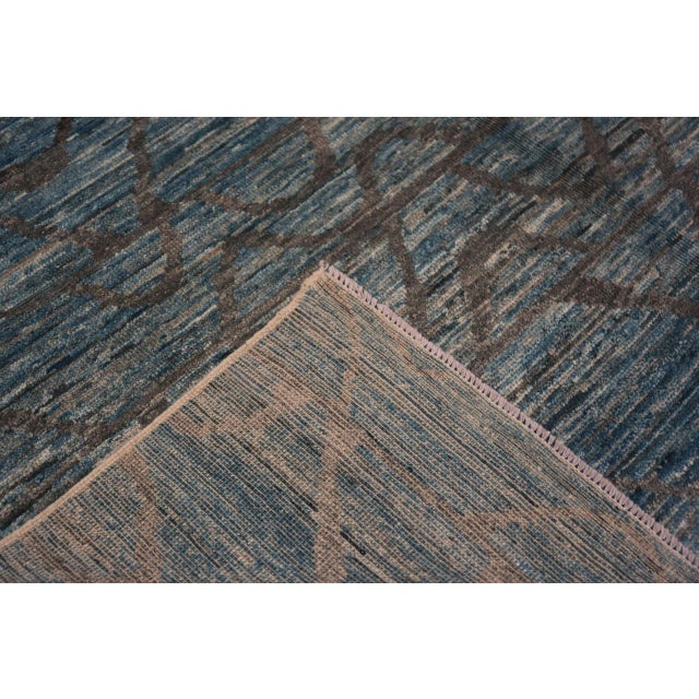 Blue and Brown Abstract Wavy Modern Rug For Sale In New York - Image 6 of 6
