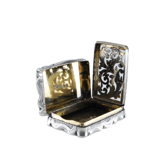 Silver Silver and Gold Vinaigrette Box with Relief and Shield on the Lid For Sale - Image 8 of 10