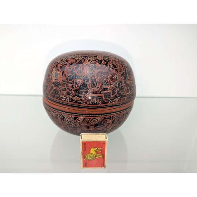 Brown Large Vintage Burmese Lacquer Ball Box, 1960 For Sale - Image 8 of 13